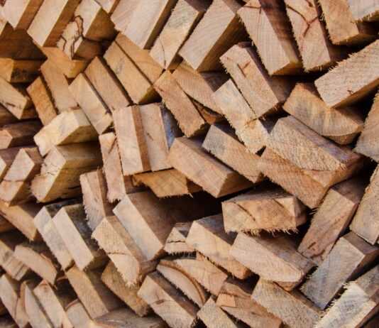 פתרונות יצירתיים בעבודות עץ בהתאמה אישית