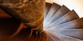 מעקה ברזל למדרגות פנים