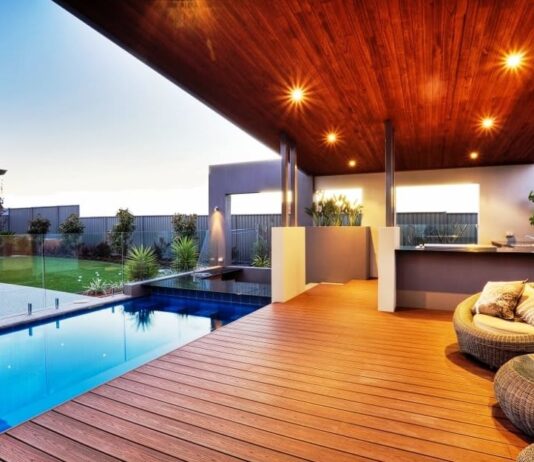 המדריך להתקנת דקים סינטטיים – שלב אחר שלב